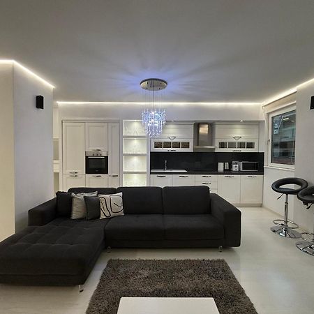 Tam Serviced 2Bdr Apartment City Center No6 ティラナ エクステリア 写真