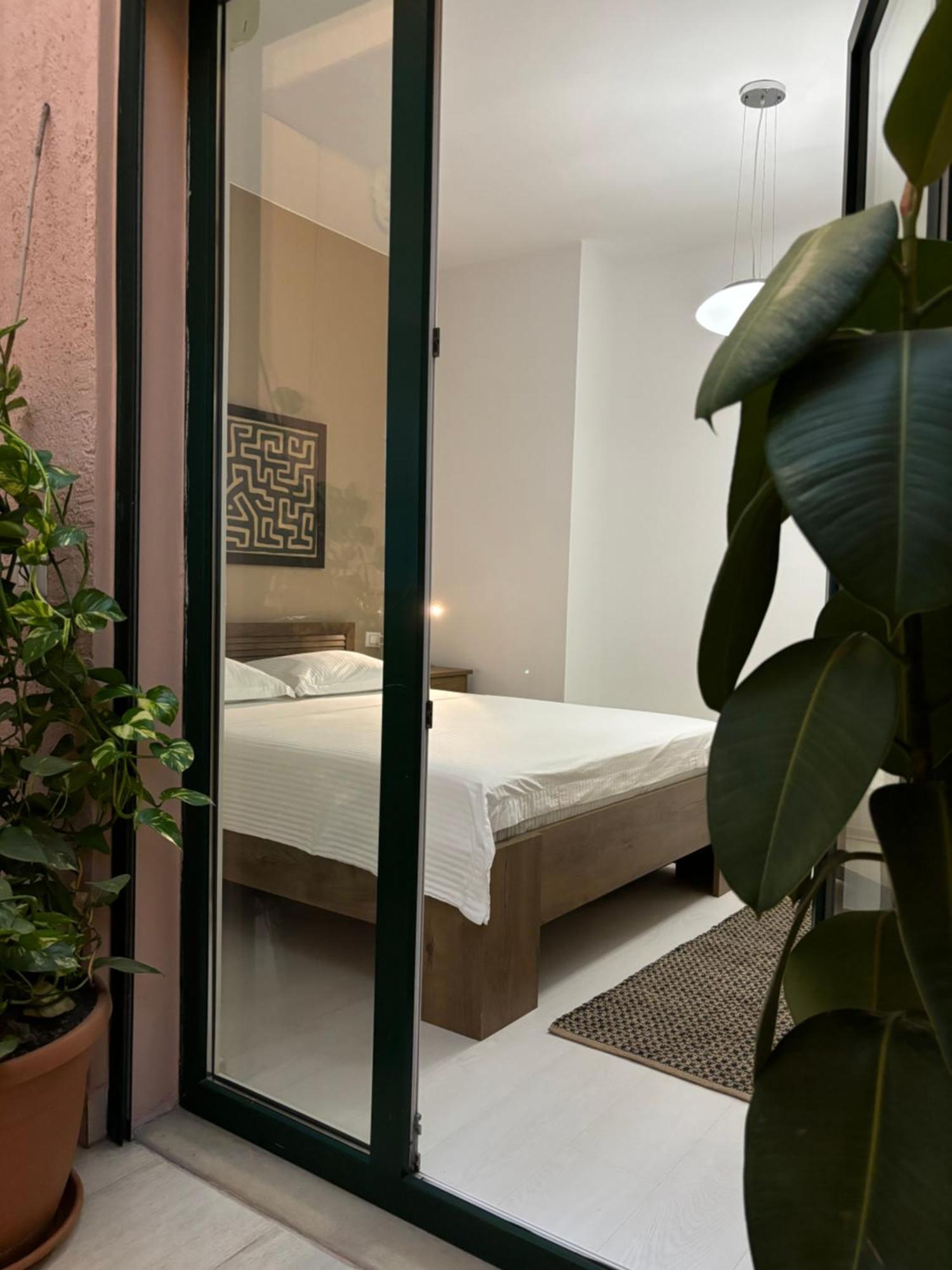 Tam Serviced 2Bdr Apartment City Center No6 ティラナ エクステリア 写真